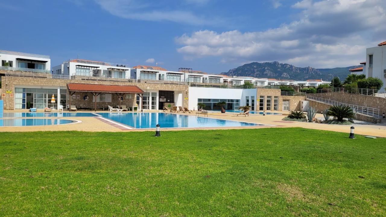 Sea And Mountain View Beachfront Penthouse Yali Exteriér fotografie