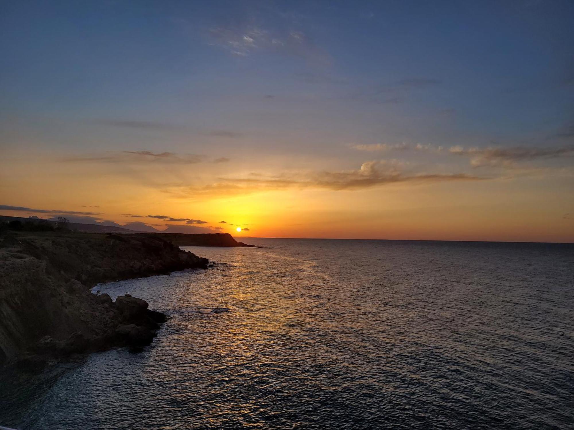 Sea And Mountain View Beachfront Penthouse Yali Exteriér fotografie